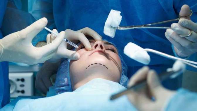 Güzel olmak için bıçak altına yatar mısınız? Estetik ameliyatlara bakış açınız nedir?