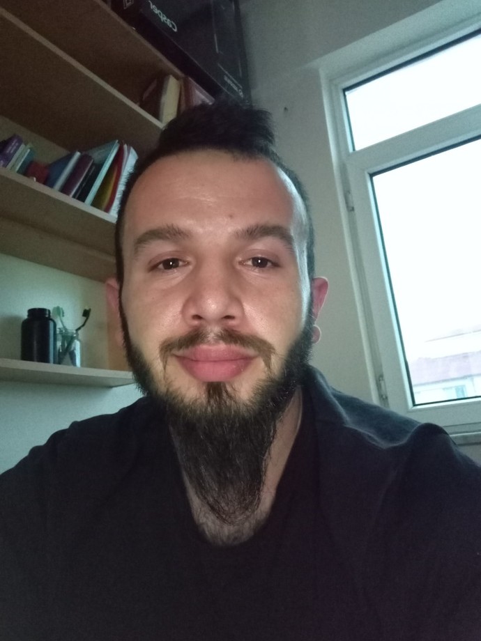Elalem ne der diye bir put var. Onu yıktınız mı yoksa önemser misiniz?
