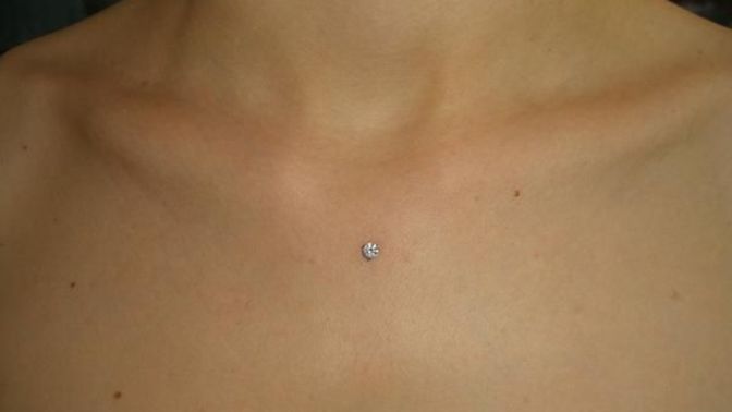 Dermal piercing çok seksi durmuyor mu? Dermal piercing yaptırır mısın?