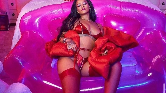 Kırmızı bikini giyen kız cüretkar mıdır?