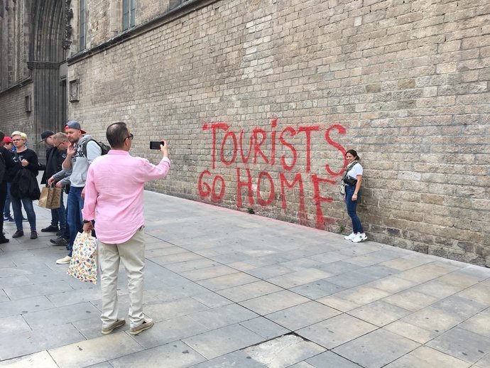 Ülkemizdeki turistleri ürkütmemek için sizin maskenizde ne yazsın isterdiniz?