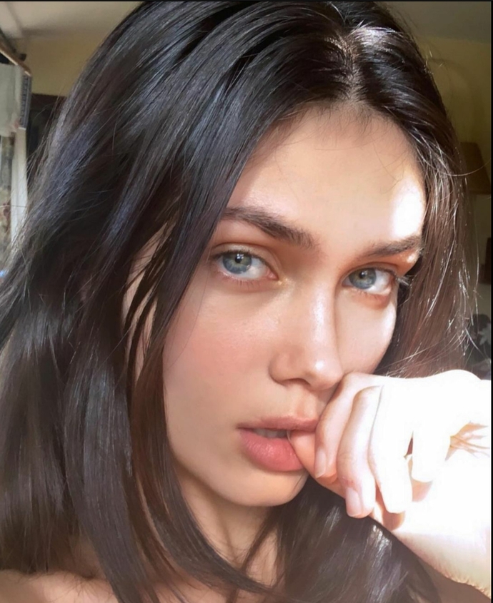 Victoria Bronova Barbara Palvinden Çok Daha Güzel Değil Mi?