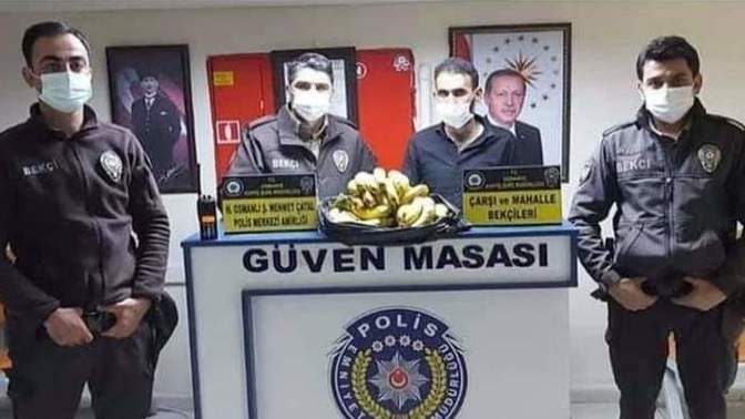 Muz hırsızlarını yakalayıp muz şovunu yapan kahraman bekçileri tebrik etmek ister misiniz?