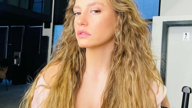 Serenay Sarıkaya mı Hande Erçel mi daha güzel?