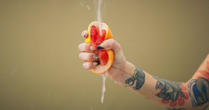 Kadın boşalması olarak bilinen Squirt gerçekten var mı yoksa bir efsane mi?