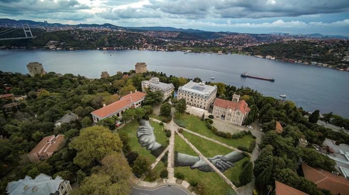 Türkiye'nin en iyi ortam ve olanaklara sahip üniversitesi sizce hangisi?