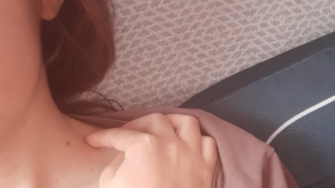Boynunuzda bu kısımda hareketli beze gibi bir şey var mı?
