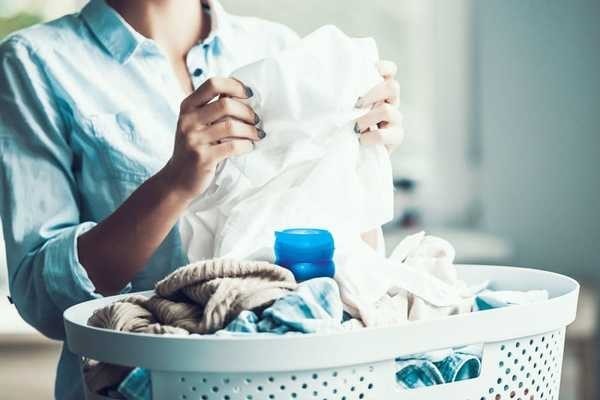 El yapımı vişne suyu lekesi beyaz tişörtten nasıl çıkar?
