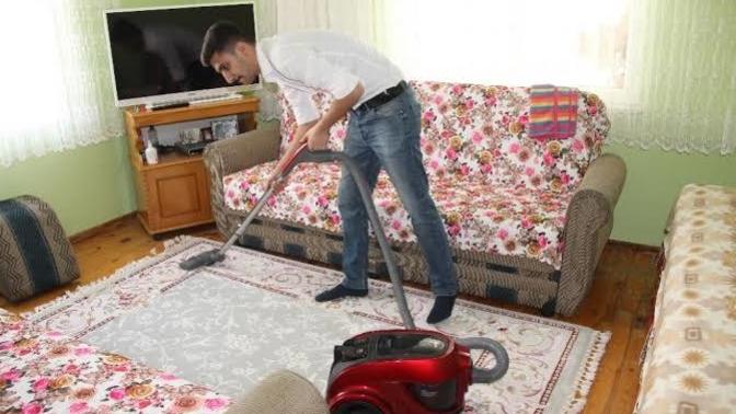 Erkekler ev işlerinde karısına yardımcı olmalı mı?