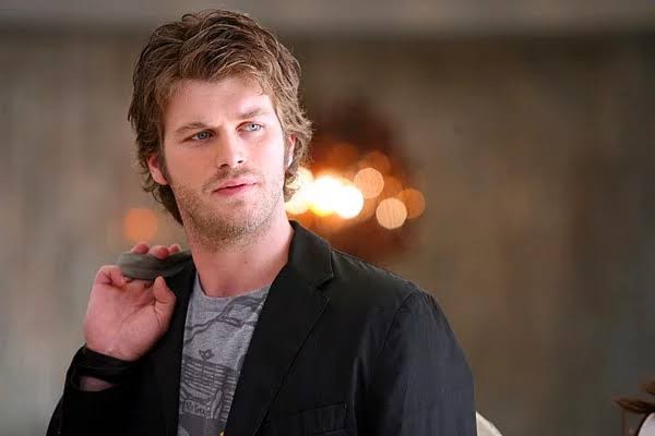 Kıvanç Tatlıtuğ Sizce En İyi Performansını Hangi Dizide Sergilemiştir?