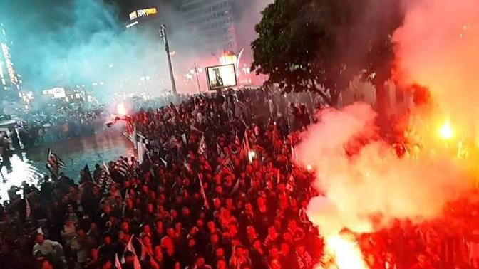 Beşiktaş taraftarı maskesiz, mesafesiz kutlama yapıyor! Sizce bazı şeylerin dozunu ayarlamakta güçlük mü çekiyoruz?