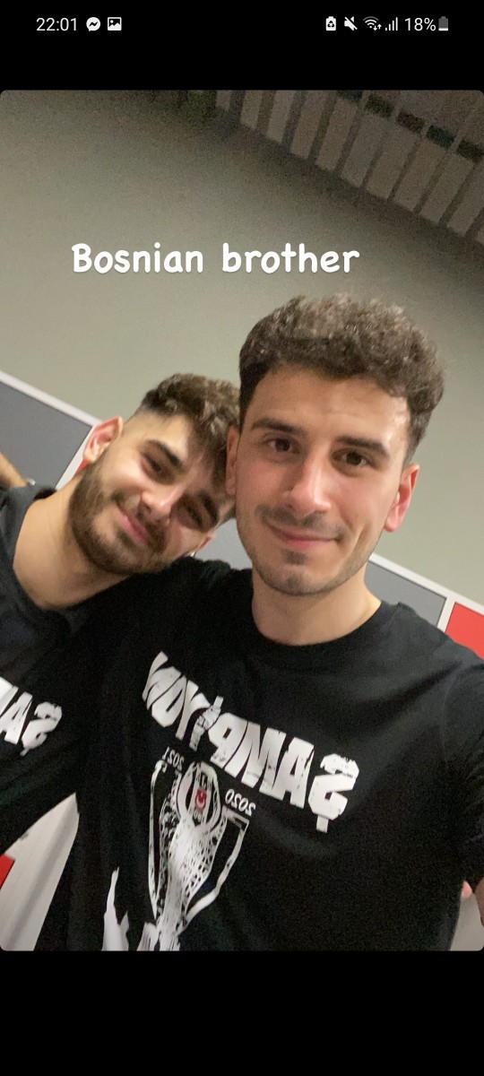 Sizcede Oğuzhan Özyakup hem çok tatlı, hemde yakışıklı değılmı?