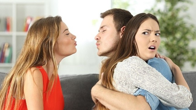 Sevgilinizin en yakın arkadaşım diye tanıttığı kişinin sonradan eski sevgilisi olduğunu öğrenseniz ne yaparsınız?