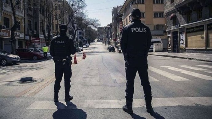 Kapanmalar bir insan olsa, ona hangi şarkıyı armağan ederdiniz?
