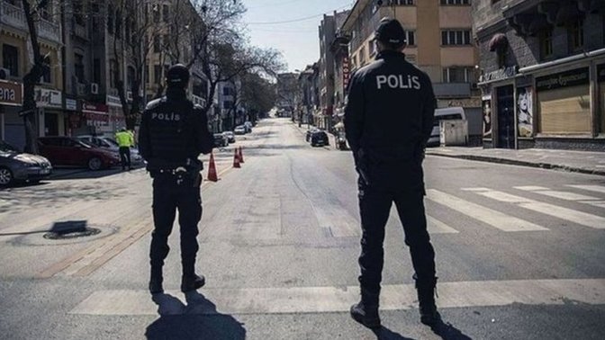 Kapanmalar bir insan olsa, ona hangi şarkıyı armağan ederdiniz?