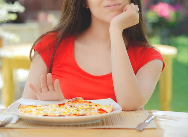 Kız/erkek arkadaşınızla ilk buluşmada asla yemem dediğiniz bir yemek var mı?