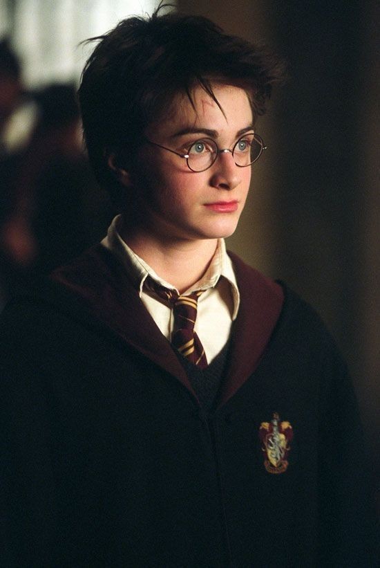 Kızlar harry Potter filminde sizce draco daha yakışıklı ve çekici değilimi dracoya aşığım?