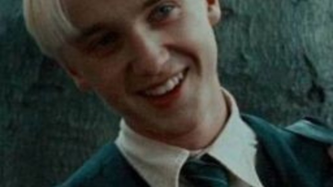 Kızlar harry Potter filminde sizce draco daha yakışıklı ve çekici değilimi dracoya aşığım?