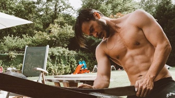 Pelin Akil'in cıbıl poz paylaşan kocasına verdiği ayarı nasıl buldunuz?