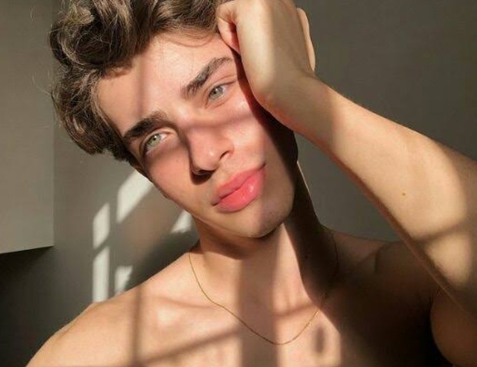 Manu Rios aşırı yakışıklı değil mi?