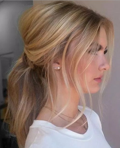 Elbisenin üzerine hangi saç modeli uygun olur? 
