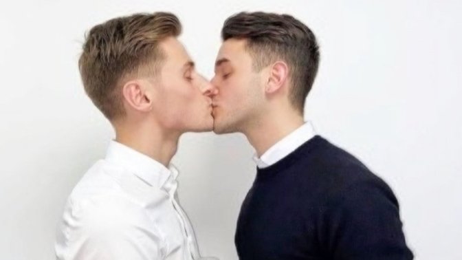 Gay erkekler çok tatlı değil mi ya bence erkek adamın erkek sevgilisi olmalı katılıyomusunuz?