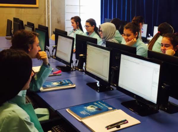 Sosyal medya, internet ile ilgili ilgilenen içeren ne tür meslekler var?