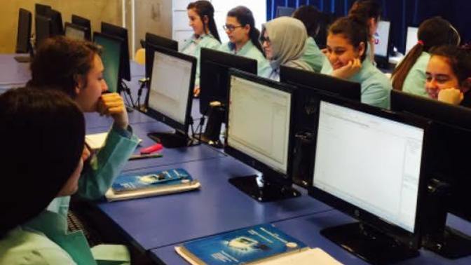 Sosyal medya, internet ile ilgili ilgilenen içeren ne tür meslekler var?