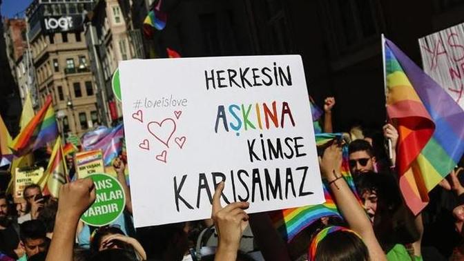 Bugün Uluslararası Homofobi ve Transfobi karşıtlığı günü. LGBT üyesi bireylere ne kadar saygılısınız 🌈 ?