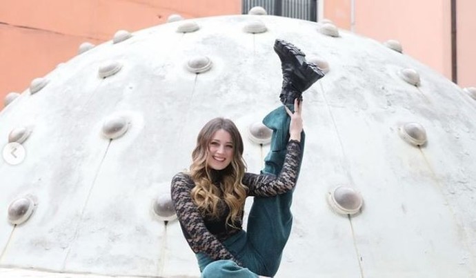 Gizem Karaca, duştan çıkınca üç defa zıplama huyum var dedi! Sizin de böyle garip huylarınız var mı?