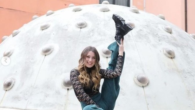 Gizem Karaca, 'duştan çıkınca üç defa zıplama huyum var' dedi! Sizin de böyle garip huylarınız var mı?