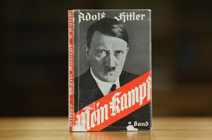 Sizce Hitlerin Kavgam kitabı mı daha güzel yoksa Atatürkün nutuku mu?