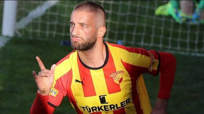 Göztepe Alparslan Öztürkün takımdan ayrıldığını duyurdu! Alparslanı takımında görmek ister misin?