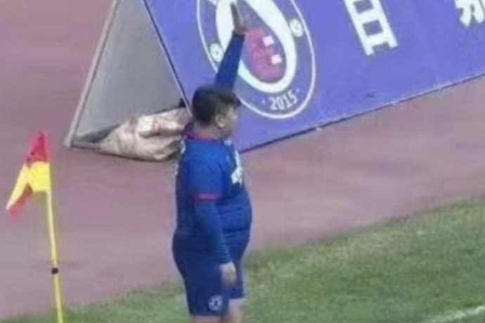 126 kilo olan oğlunu forvet yaptı! Para her kapıyı açar mı?