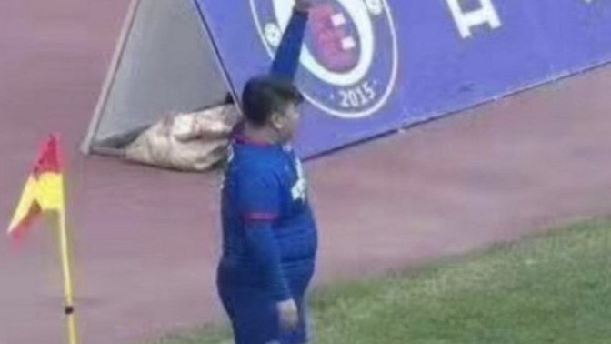 126 kilo olan oğlunu forvet yaptı! Para her kapıyı açar mı?