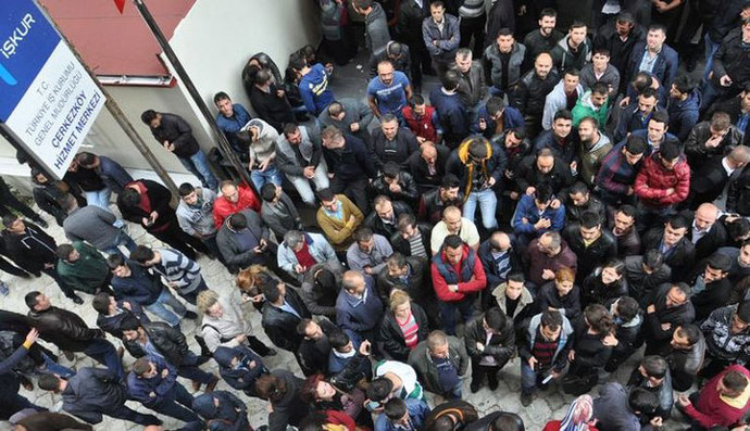 TÜİK: İşsiz sayısı 4 milyonu geçti; her dört gençten biri işsiz! Sizce neden bu kadar işsizlik var?