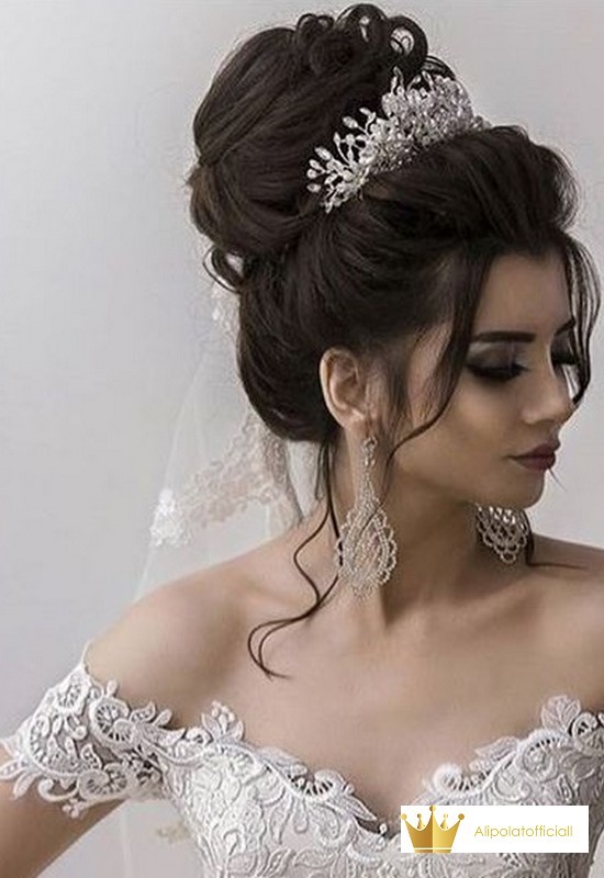 Gelinliğin üzerine nasıl saçlar yapılmalı?