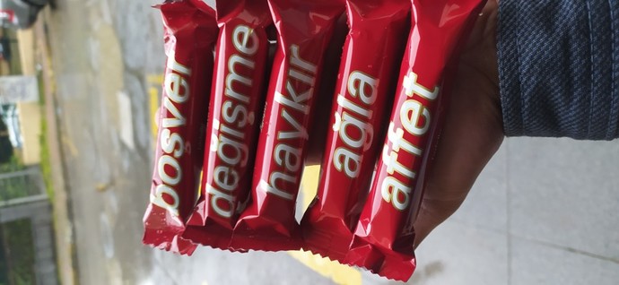 Bugün sizin için bunları aldım, hangisi senin?