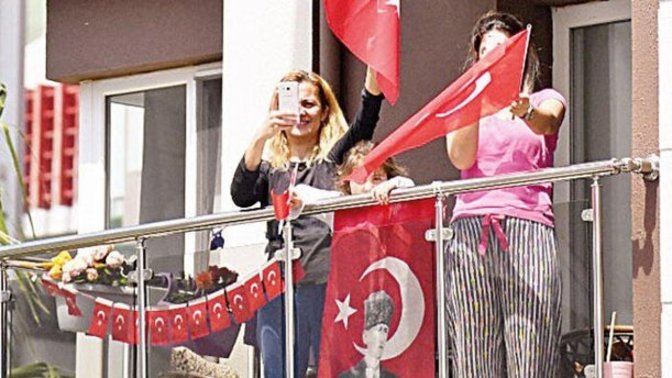 Saat 19:19'da tüm Türkiye balkonlarda olacak! Siz de katılacak mısınız?