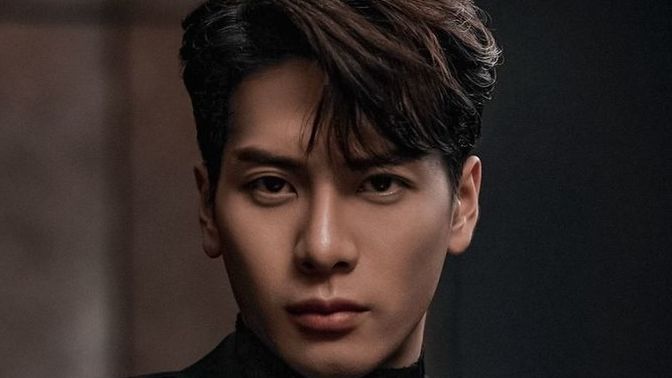 Jackson wang'mı brad pitt'mi daha yakışıklı?
