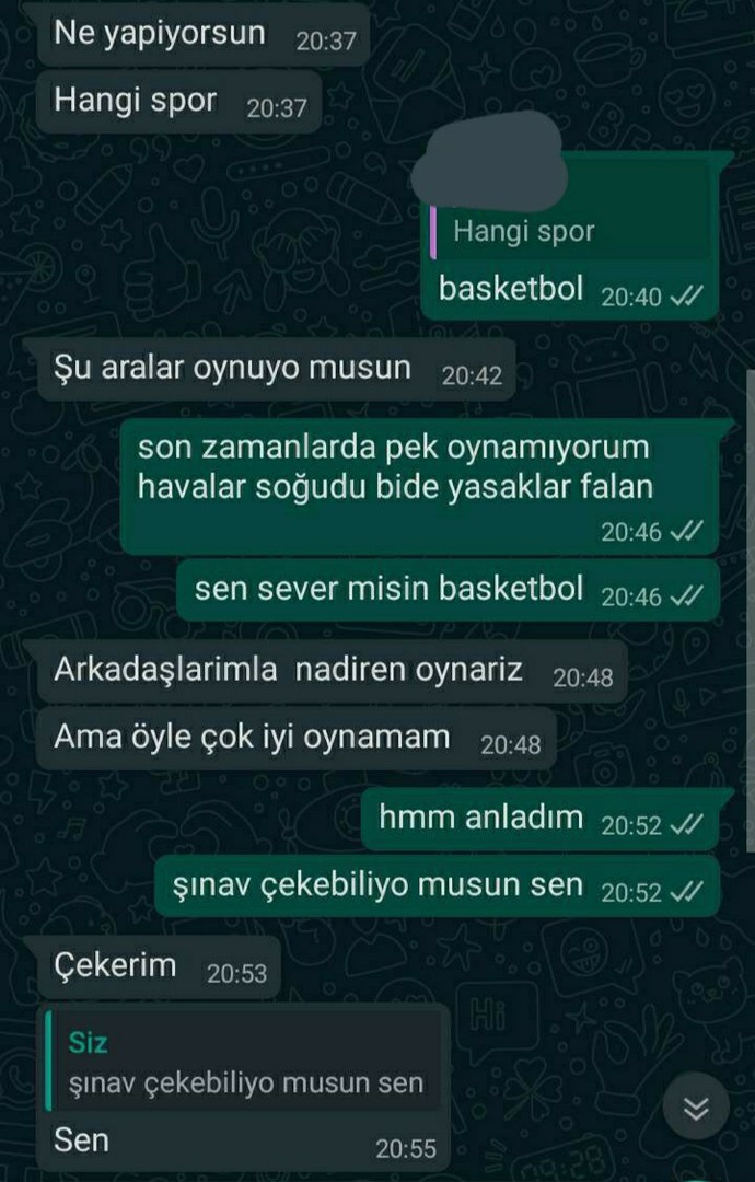 Arkadaşlar bu cocuk benimle konusmaya isteksiz mi gercekten yoksa simarmis ilgimden?