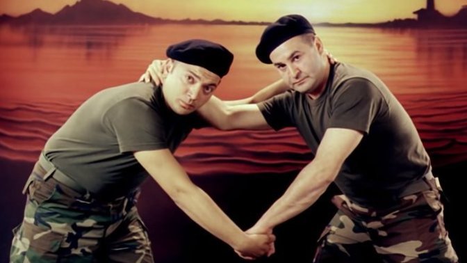 Eşim astsubay ve yatakta asker gibi davranıyor. Çok yoruluyorum artık ne yapmalıyım?