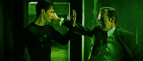 Keanu Reeves Matrix serisinde oldukça başarılı bir performans sergiledi..