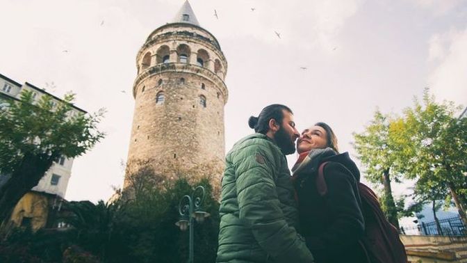 Galata Kulesi'ne sevgilisi ile çıkıp evlenen ya da hala birlikte olan var mı?