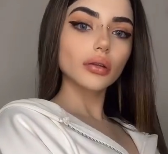 Arkadaşlar bu tiktok ünlüleri neden böyle full estetik hepsi yakışmış mı sizce allah aşkına bi bana mı abes geliyo?