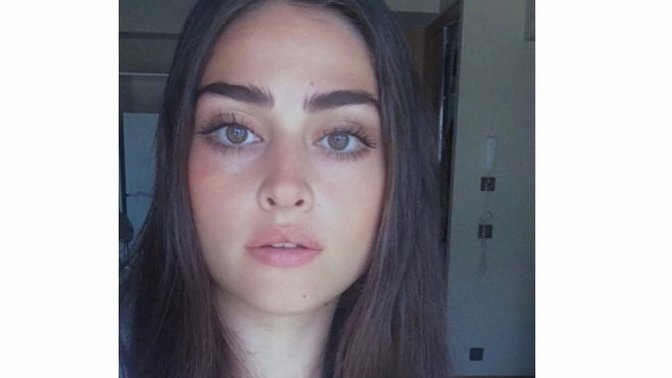 Esra Bilgiç’in gözleri mi daha güzel Hande Erçel’in mi?