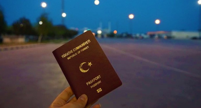 Gençlerin ülkeyi terk etme isteğinin nedenleri ne olabilir?