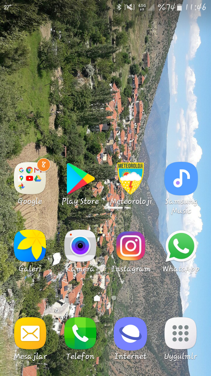 Telefonunuzun ana ekranında hangi görsel var?