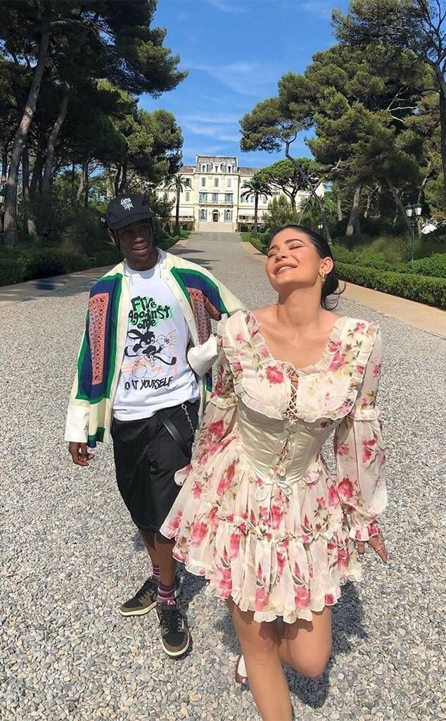 Kylie Jenner ile Travis Scott açık ilişki yaşıyor! Siz sevgilinizi başkasıyla paylaşır mıydınız?