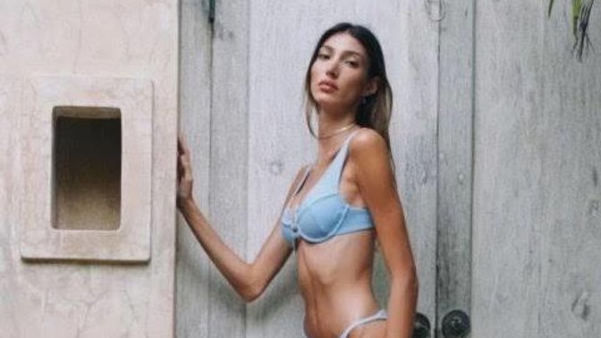 Şevval Şahin boyu 1.82, kilosu ortalama 53. Aşırı kötü değil mi?